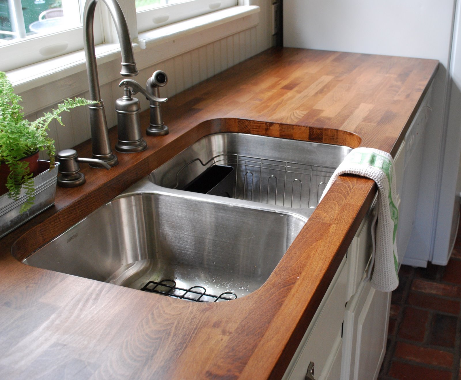 Cozy Wooden Kitchen Countertop Designs