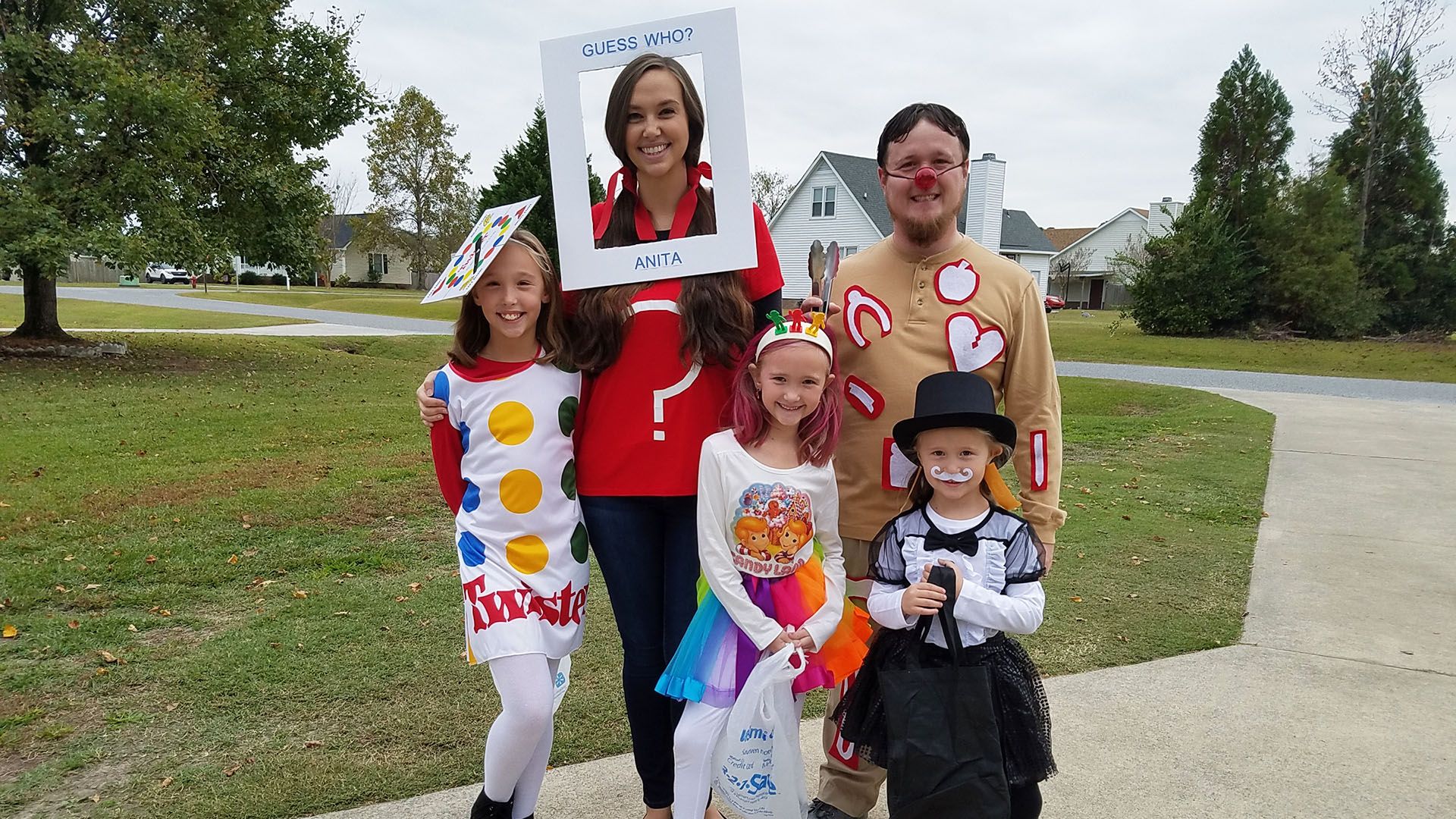 Family Halloween Costumes Games