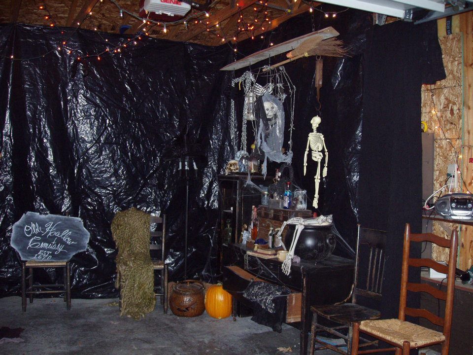 Halloween Garage Party Decorating Ideas