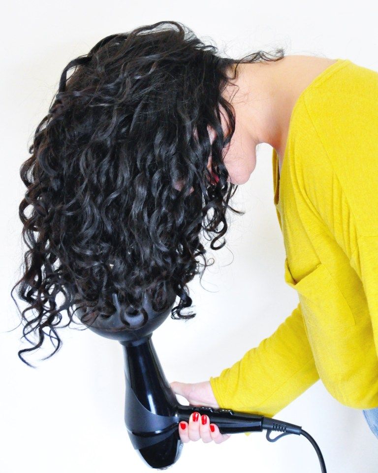 How To Diffuse Curly Hair Without A Diffuser