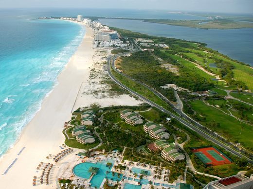How To Go To Cancun Cheap