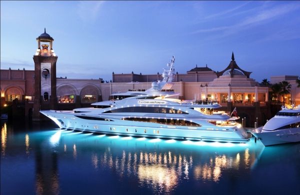 Luxury Yacht Club Miami