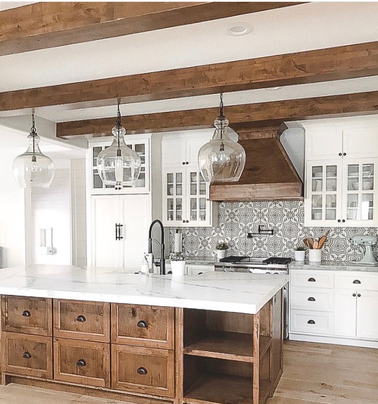 Off White And Wood Kitchen