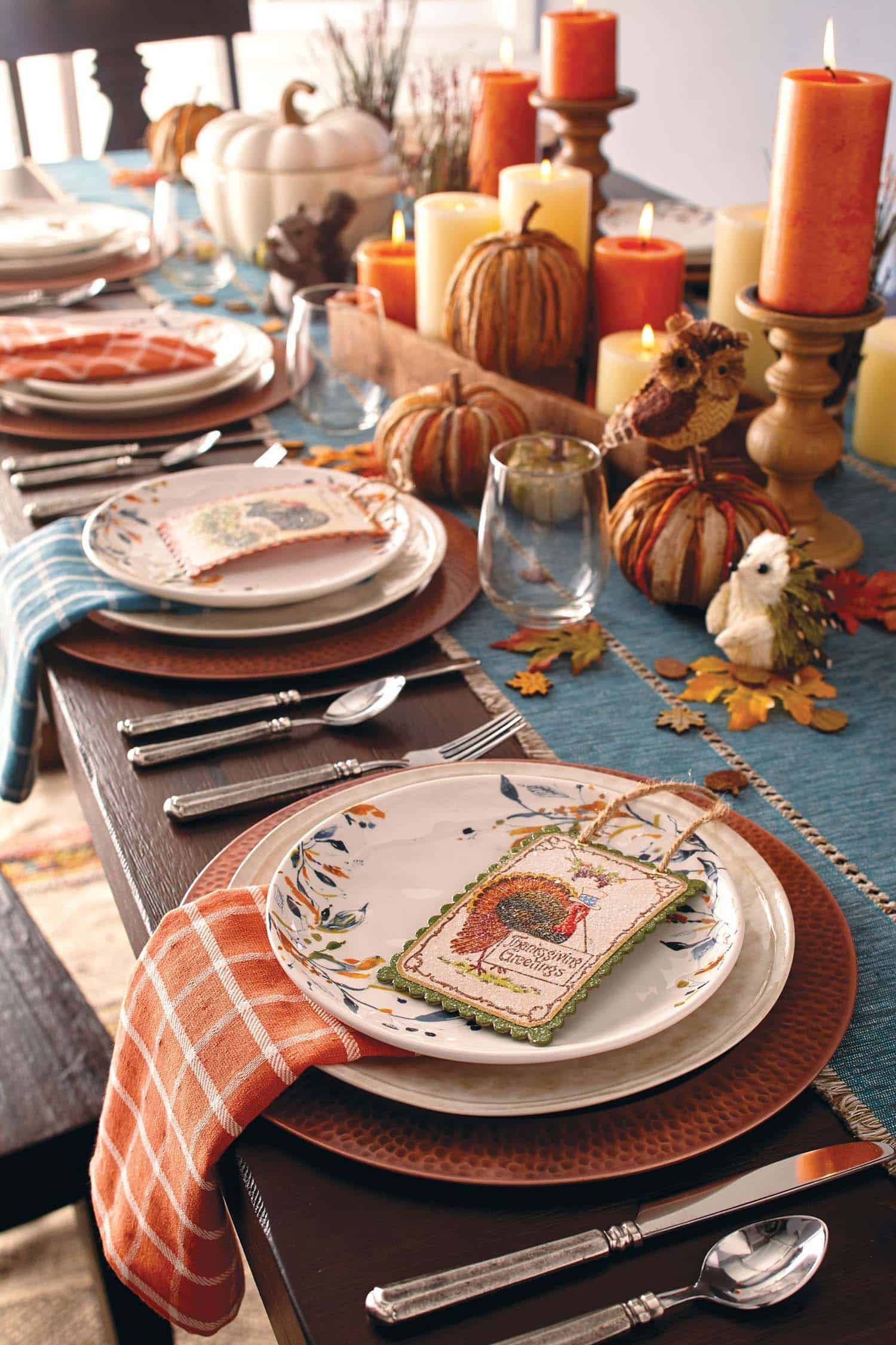 Thanksgiving Dinner Table Settings