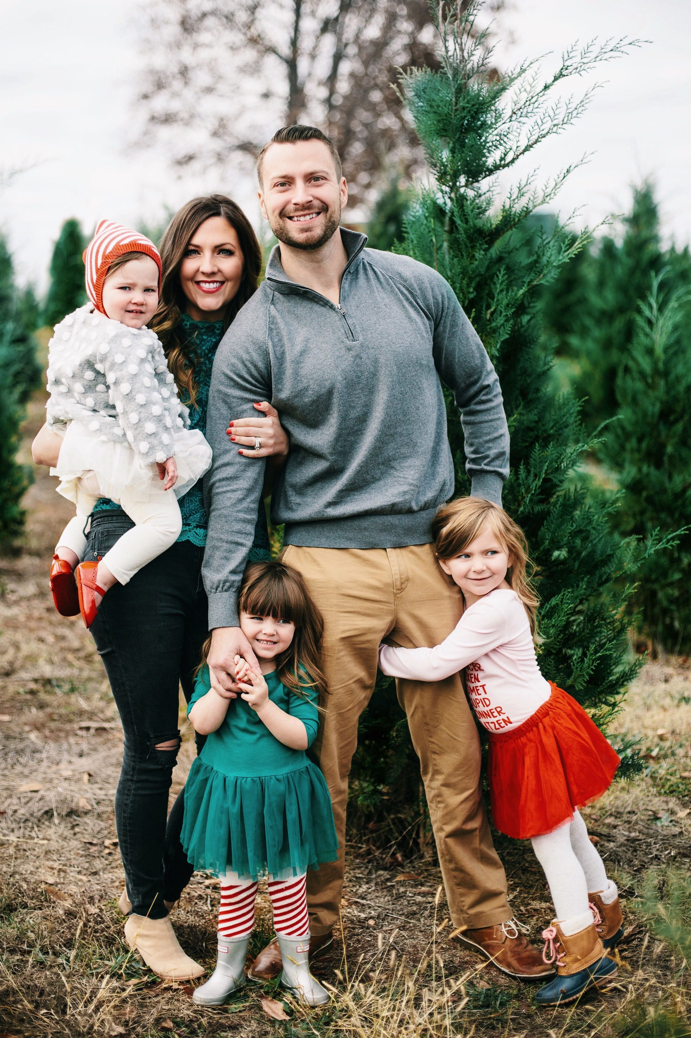 Tree Farm Family Photo Outfits