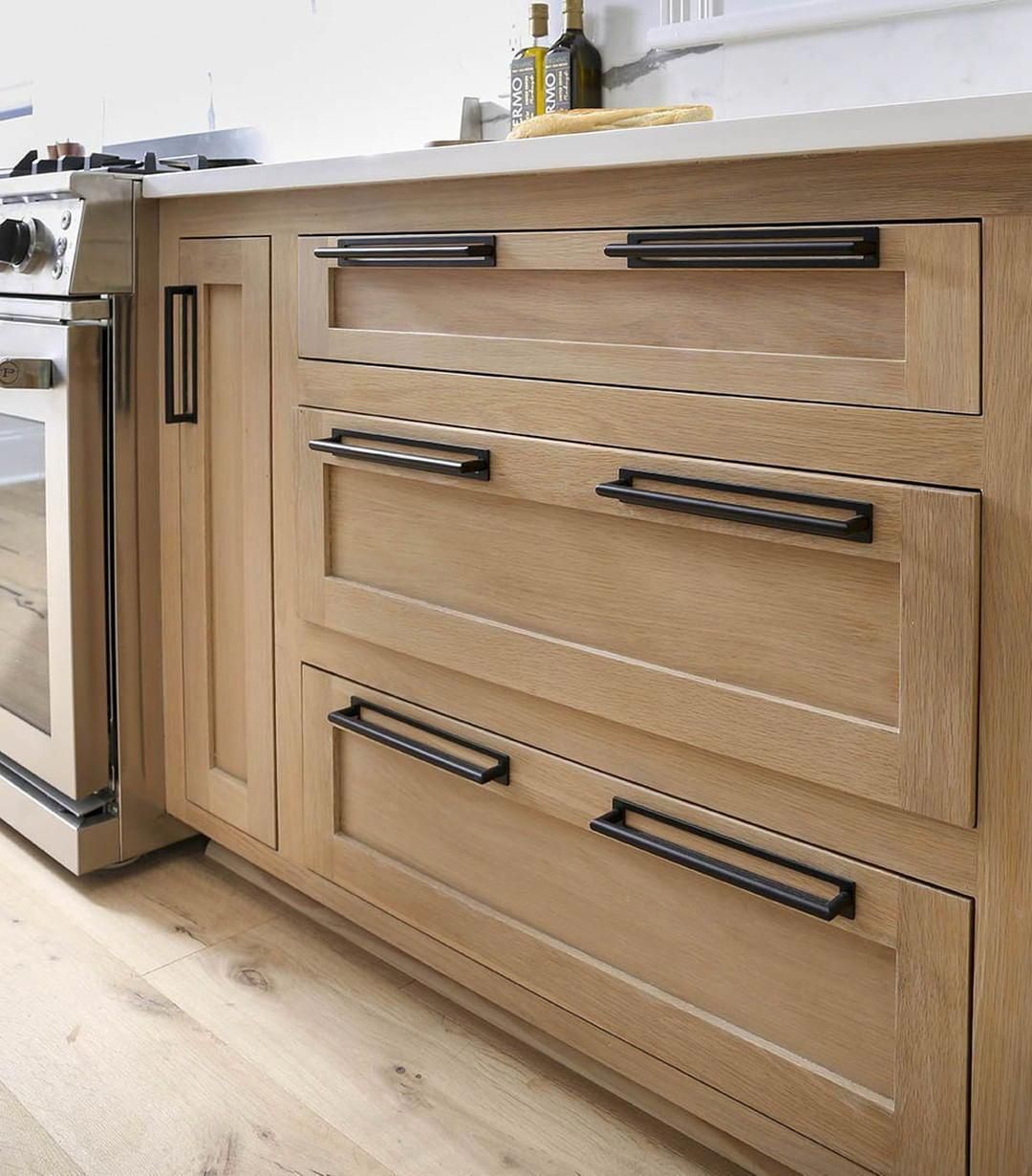 Wood Kitchen Cabinets With Handles
